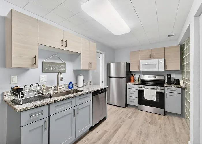 Holiday home Stylish 2 Bedroom Retreat *