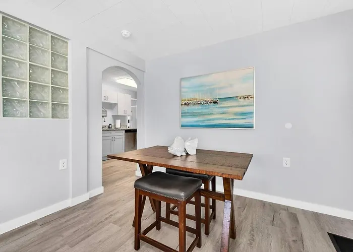 Stylish 2 Bedroom Retreat Holiday home Clearwater Beach