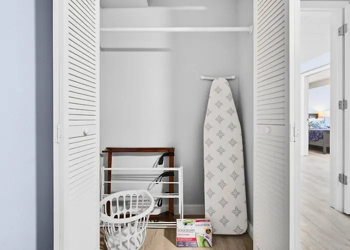 Stylish 2 Bedroom Retreat * Clearwater Beach