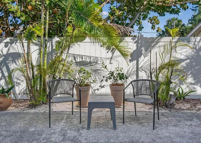 Stylish 2 Bedroom Retreat *
