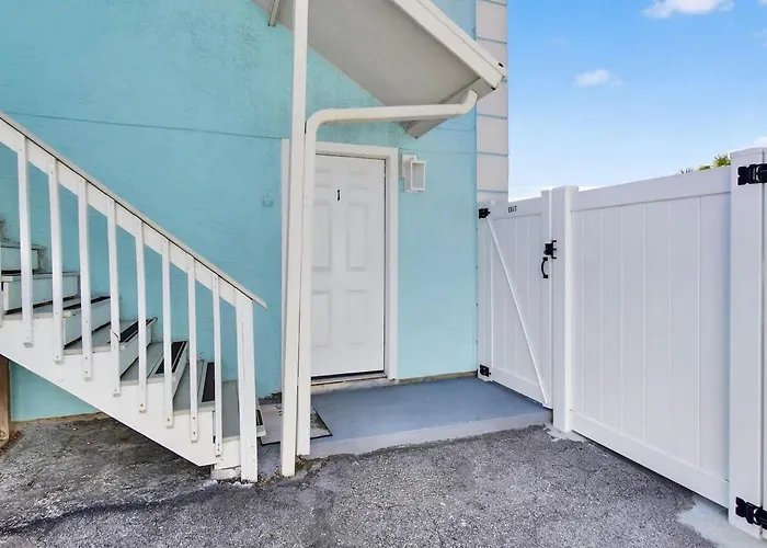 Stylish 2 Bedroom Retreat Holiday home Clearwater Beach
